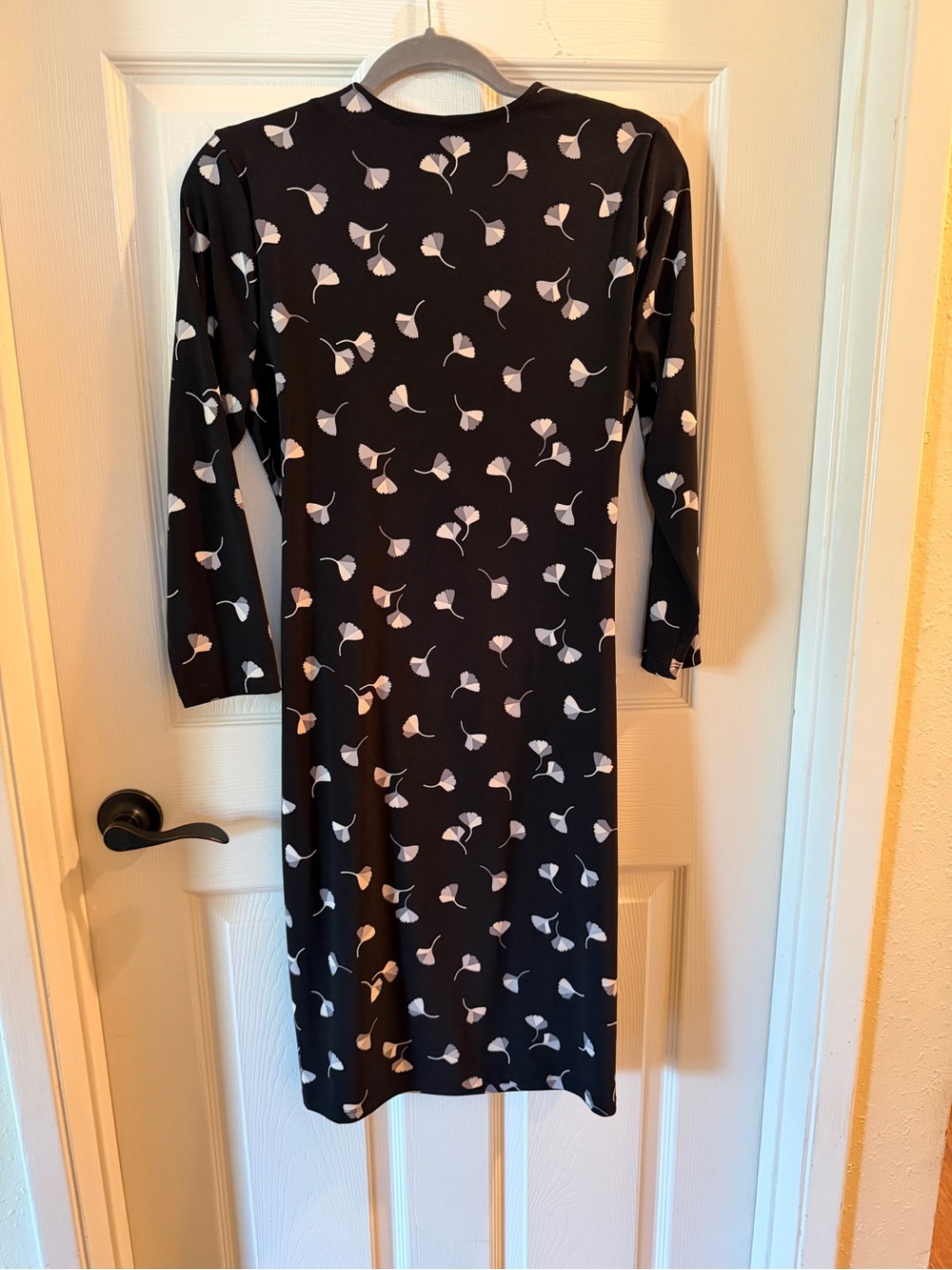 Anne Klein Black Wrap Midi Dress with Ginko Leaf Print- so cute and comfy too! - Picture 2 of 9